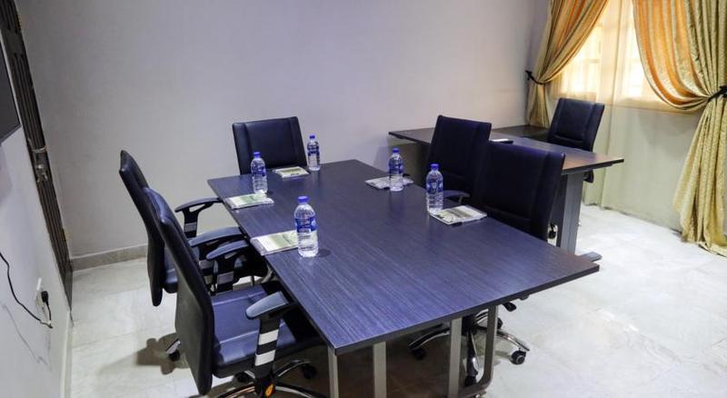 Apartment Royale Hotel & Suite Lagos Exterior foto