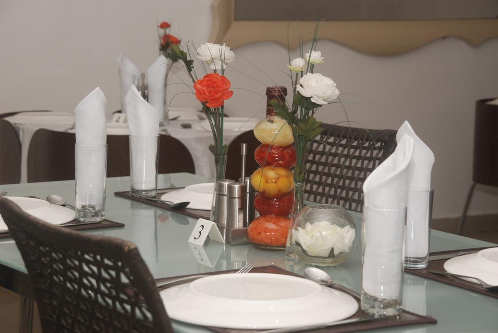 Apartment Royale Hotel & Suite Lagos Exterior foto